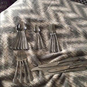 Silverware set.